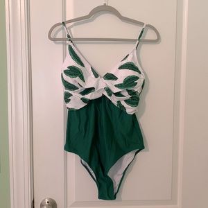 Cupshe one piece swimsuit. XL. NWT.